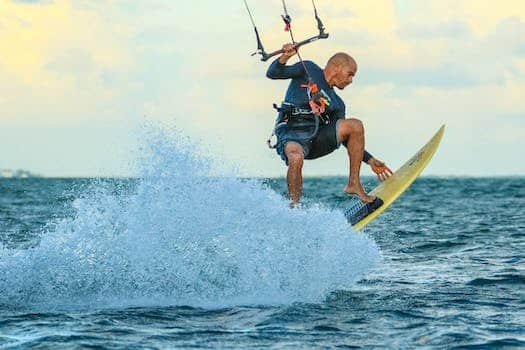 Cinq bonnes raisons de se mettre au kitesurf